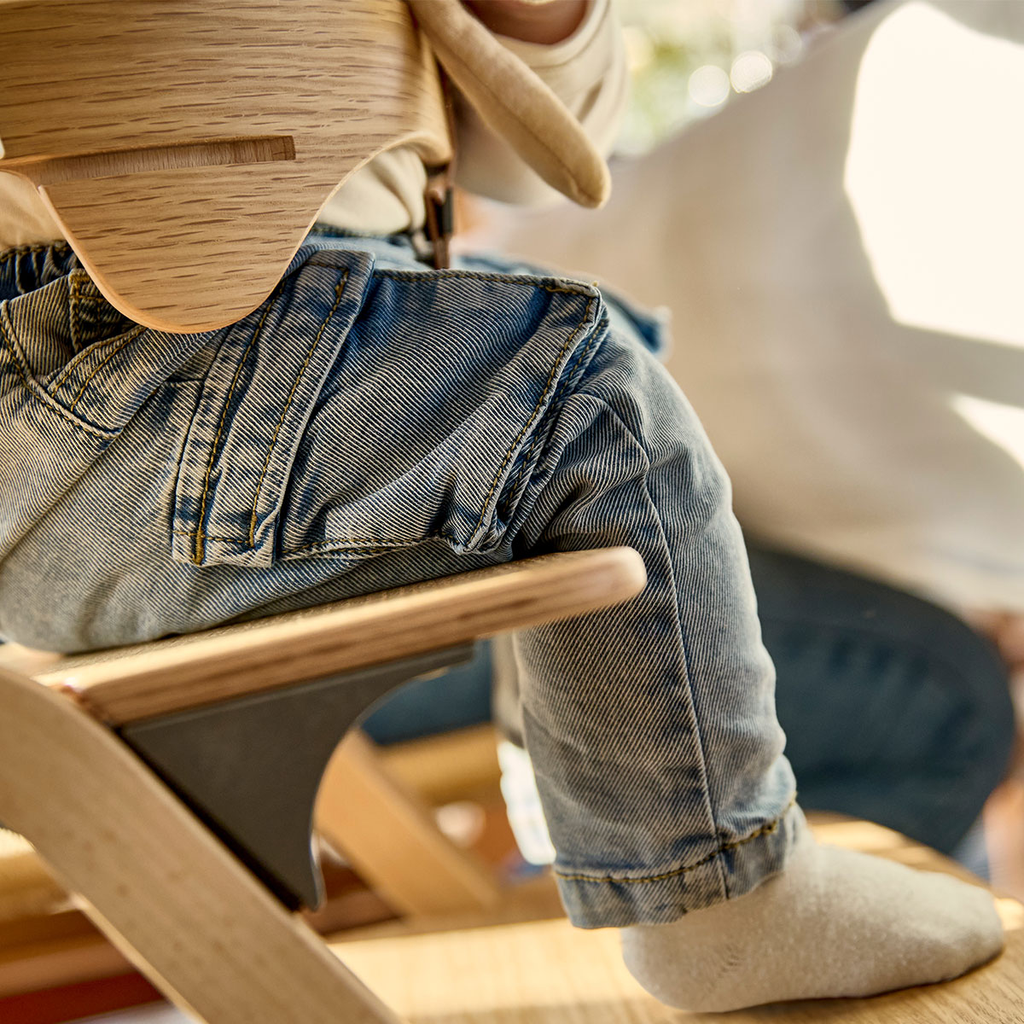301000-00_Leander-Louie-Highchair-Oak_1200x1200_17.webp