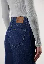 women-sustainable-jeans-sara-high-loose-stone-indigo-detail-winter_109ca120-8420-45d6-a449-daf81c22827e.webp