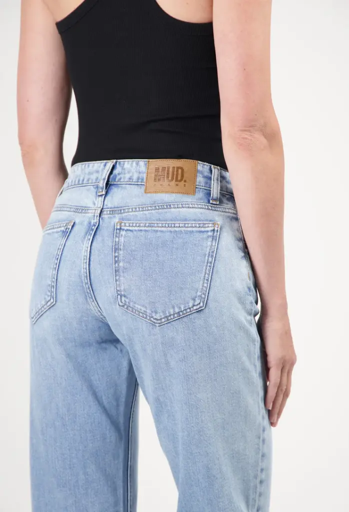 women-sustainable-jeans-carry-mid-straight-light-stone-vintage-detail-summer.webp