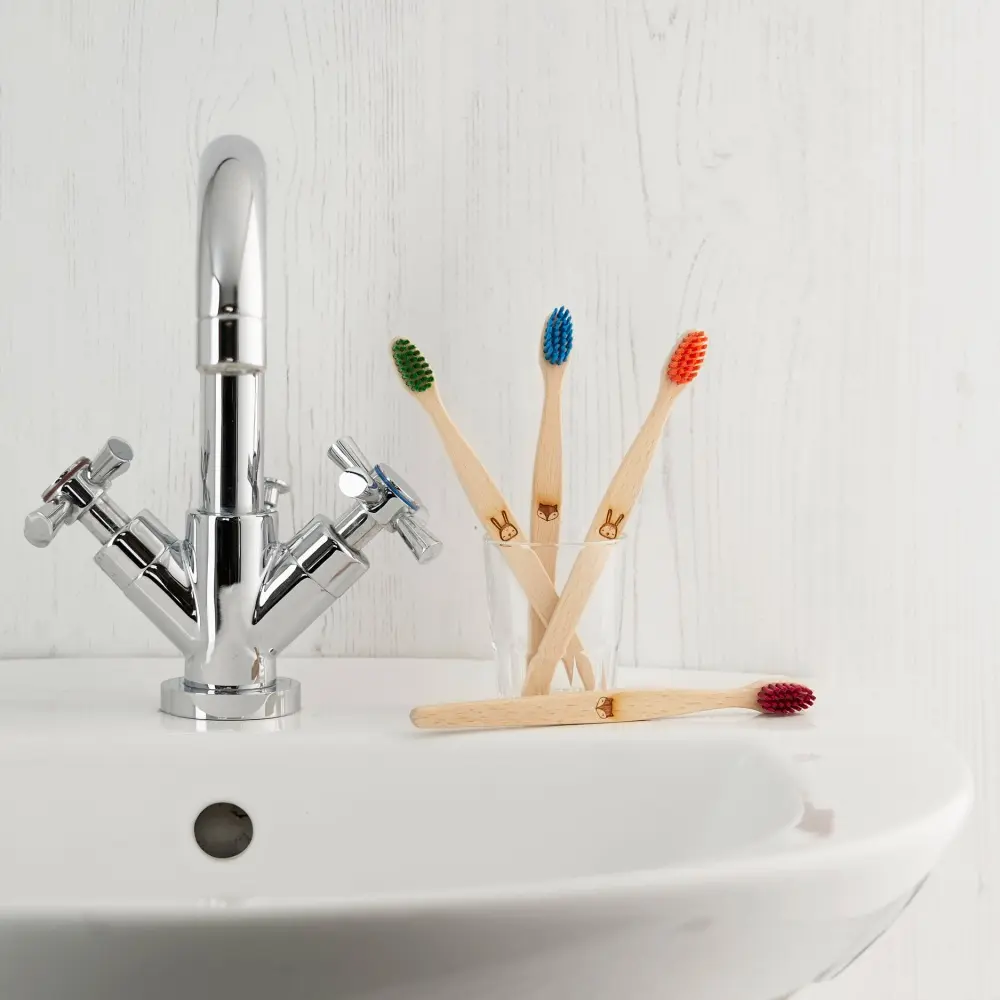 rabbit-green-kids-wooden-toothbrush-ecoliving(3).webp