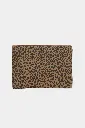 pochette-ava-M-leopard-cannelle-dos-packshot-hindbag_720x.webp