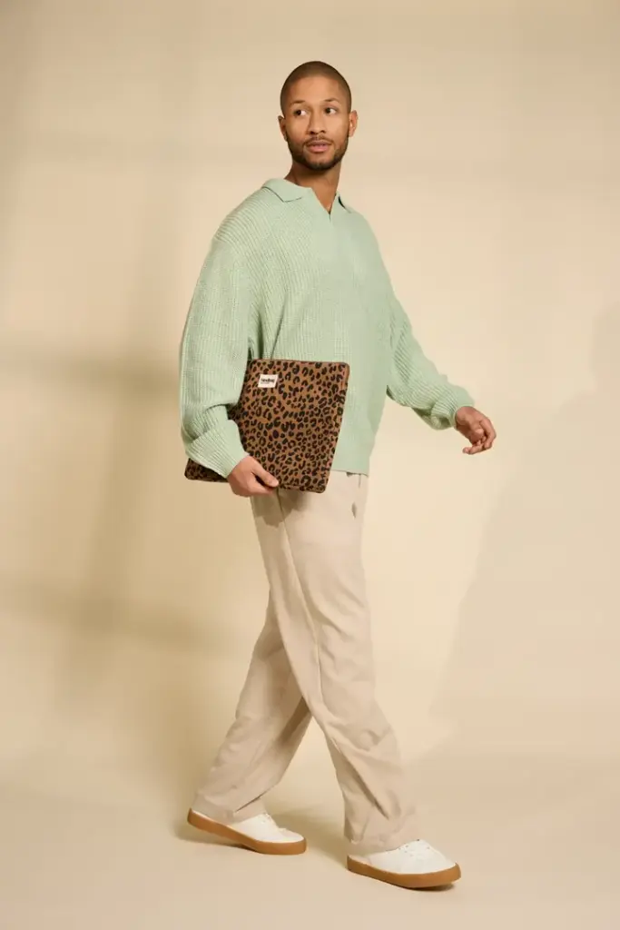 housse-ordi-ava-M-leopard-cannelle-01-hindbag_720x.webp