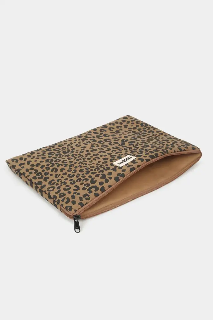 pochette-ava-M-leopard-cannelle-int-packshot-hindbag_720x.webp