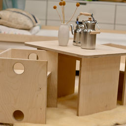children's desk with two chairs, Holzkunst Holocher