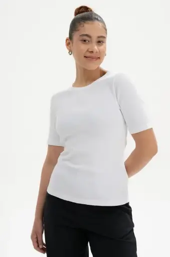 Women's short-sleeved ribbed shirt "JASLEEN", Mela