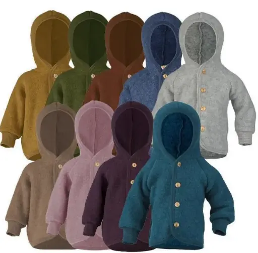 Baby-Kapuzenjacke mit Holzknöpfen Wollfleece, Engel